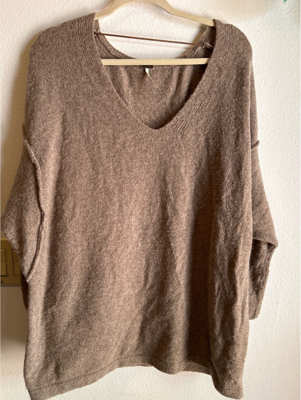 Read- Free People Cozy Brown V-Neck Pullover Sweater Size SP